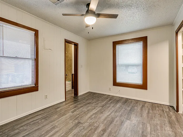 217 E Daws St #B — Photo 14
