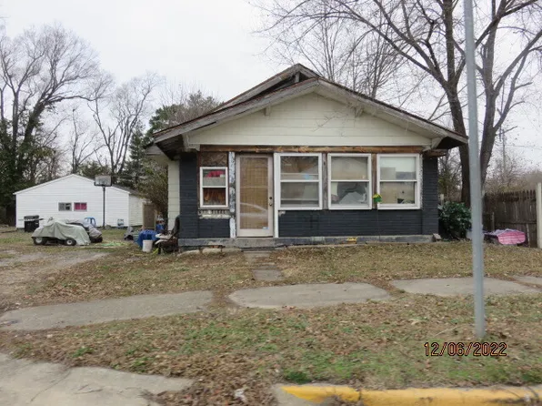 2136 N 25th St, Terre Haute, IN 47804