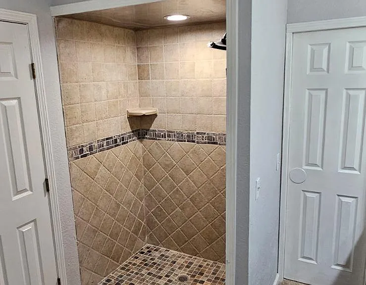 2308 Shady Tree Ln — Photo 12
