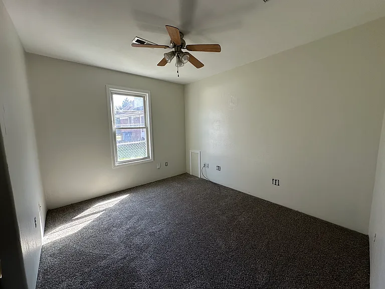 2739 Bleeker St — Photo 12