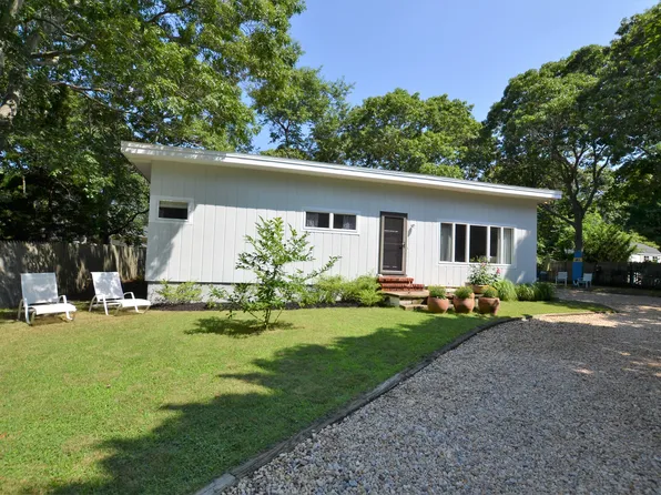 33A Fanning Ave, Hampton Bays, NY 11946