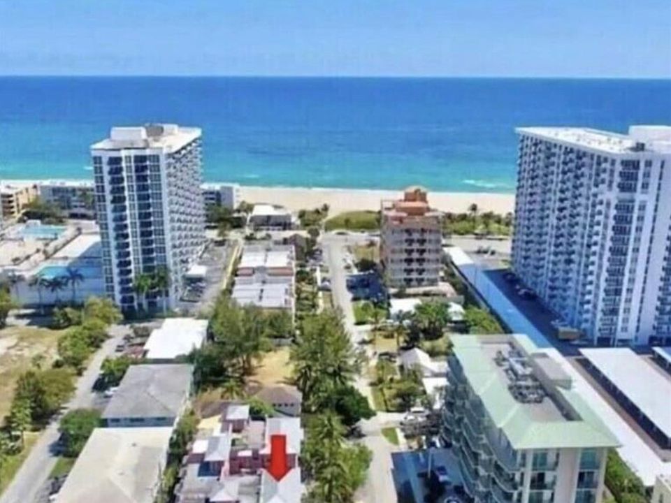 1/2 block to the beach!