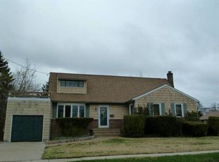 76 N Burling Ln, West Islip, NY 11795