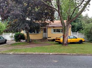 187 Hilltop Dr, Brentwood, NY 11717