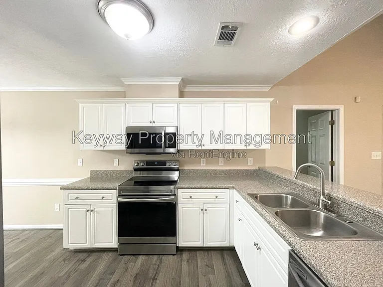 749 Michelle Ct — Photo 5