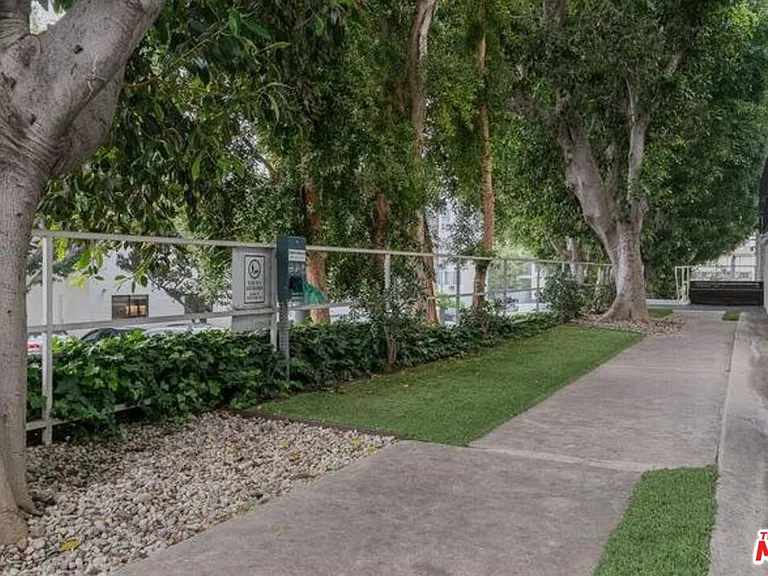 7135 Hollywood Blvd #203 — Photo 24