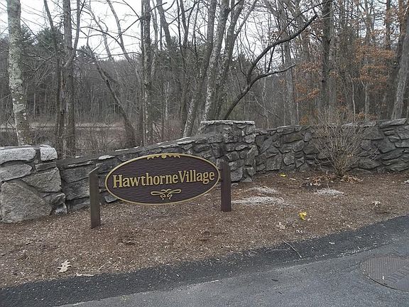 2nd image of 13 Hawthorne Vlg APT D