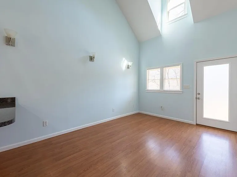 342 Mathews Ave NE #A — Photo 5
