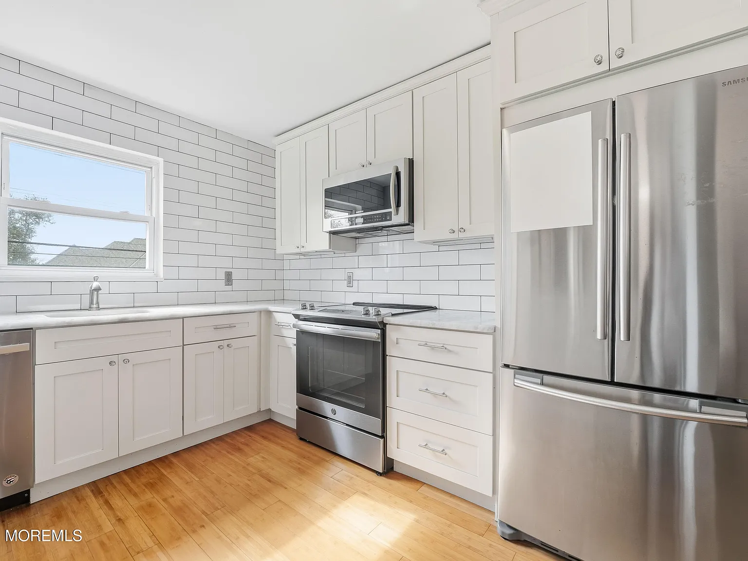 2 bed, 2.0 bath, 1015 sqft, $8,333 — Photo 3