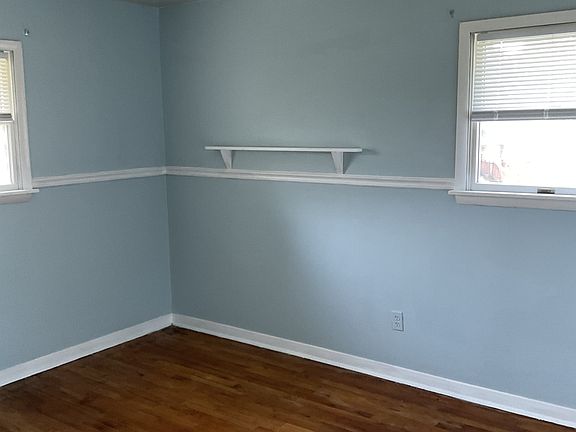 4th image of 33 Melissa Cir