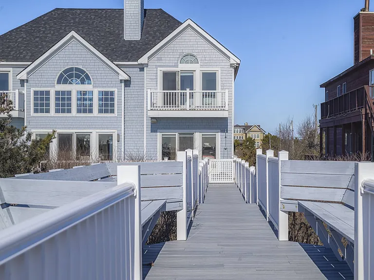 817 Dune Rd — Photo 3