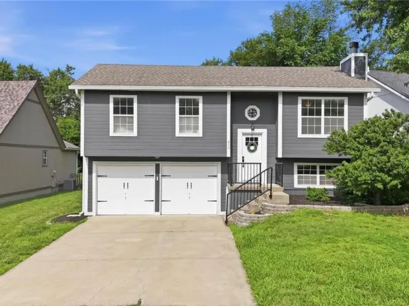 814 S 132nd St, Bonner Springs, KS 66012
