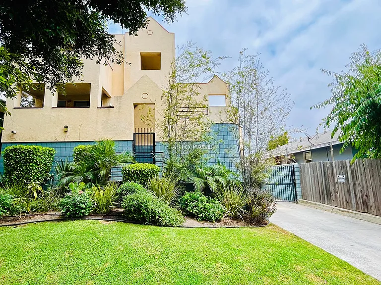 4720 S. Slauson Ave. — Photo 2