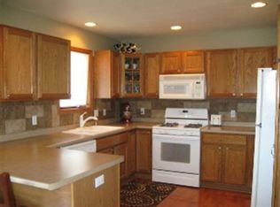 680 N Heatherstone Dr, Sun Prairie, WI 53590