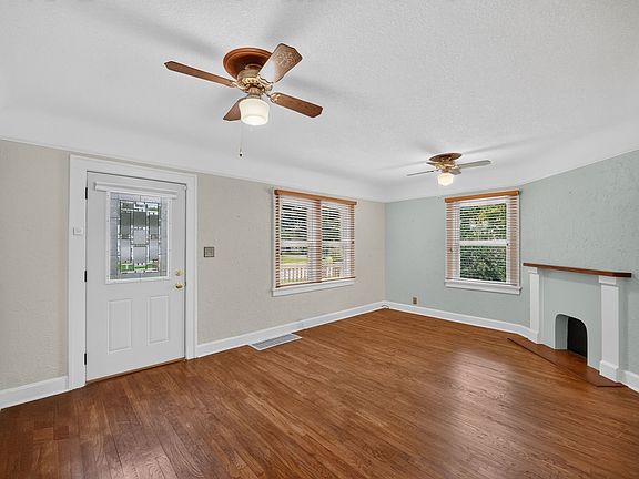 3rd image of 1006 Johnson St