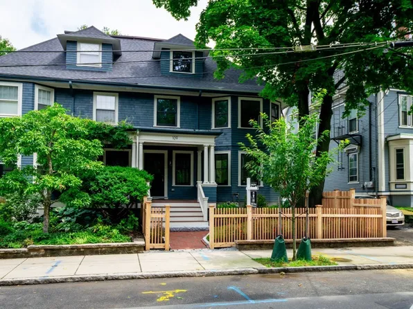 109 Lake View Ave #109, Cambridge, MA 02138