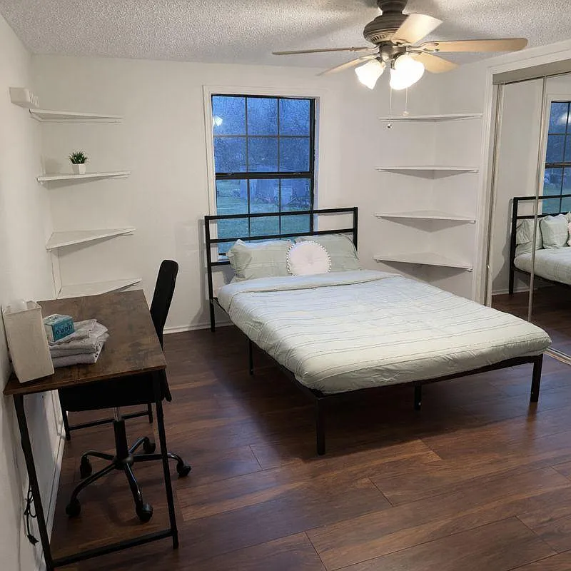 4 bed, 3.5 bath, 2484 sqft, $771 — Photo 3