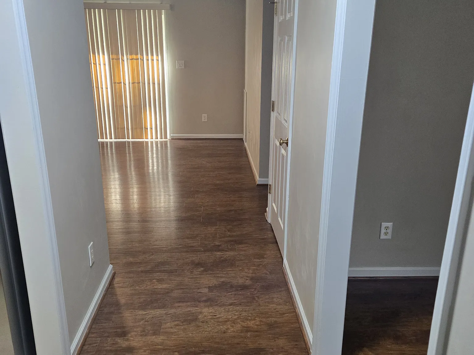3 bed, 1040 sqft, $2,100 — Photo 2