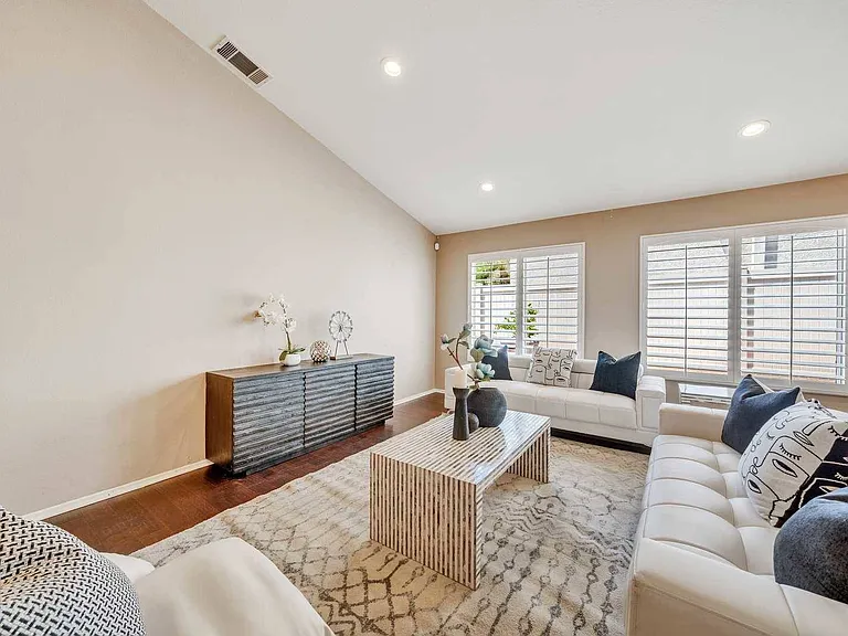 421 Minaret St — Photo 7