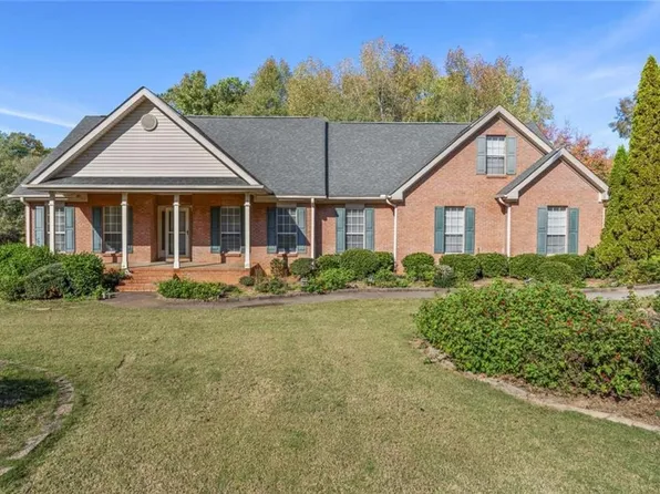 124 Dodgen Rd, Hampton, GA 30228