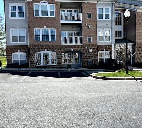 4th image of 200 Kings Crossing Cir APT 1A