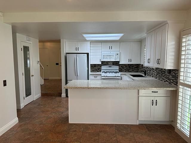 1st image of 8622 Parker Ln