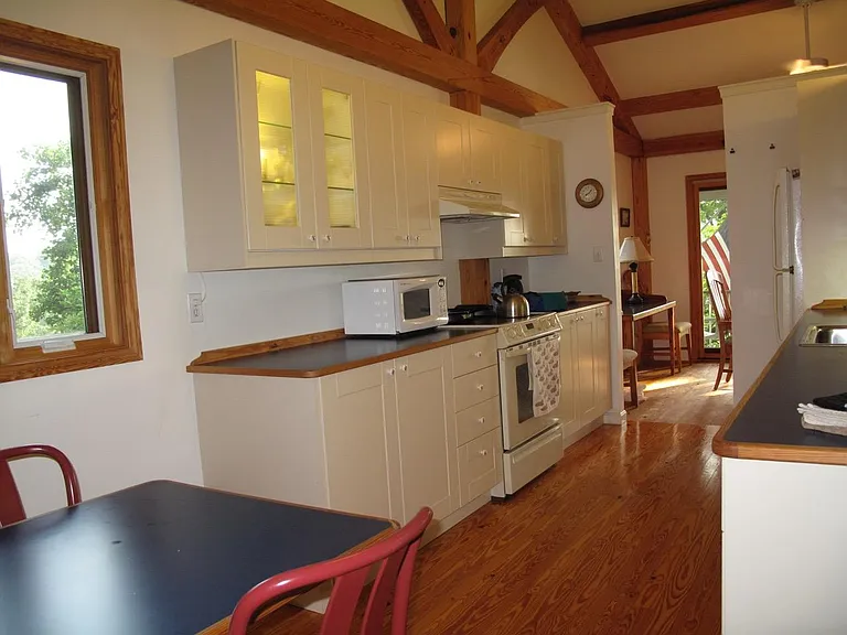 402 Forest Beach Rd — Photo 11