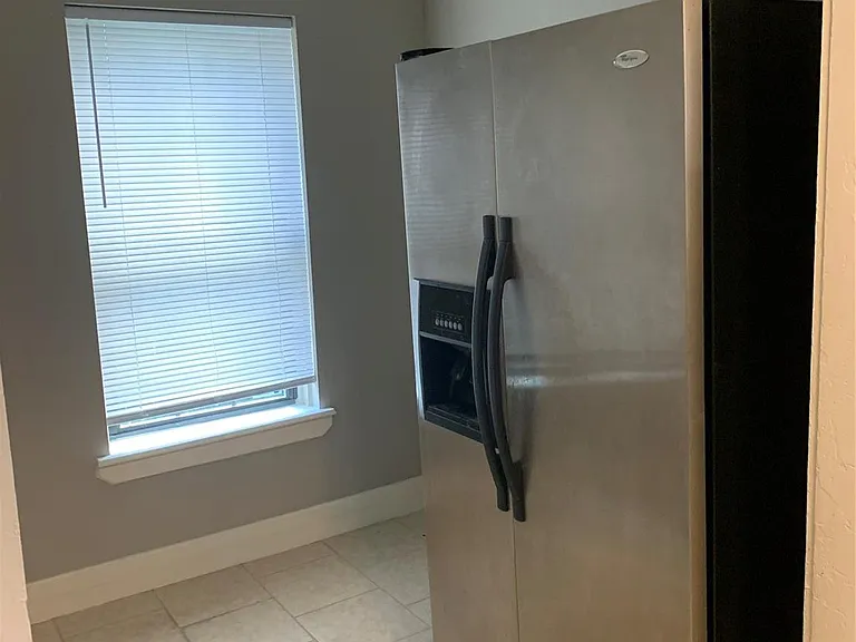2112 Berry St — Photo 8