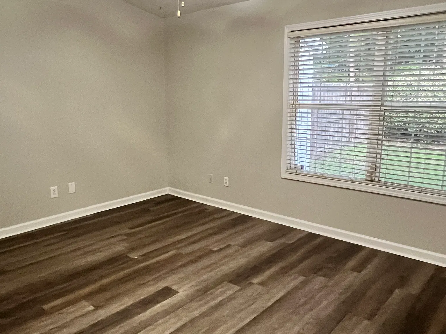 2 bed, 1025 sqft, $1,300 — Photo 3