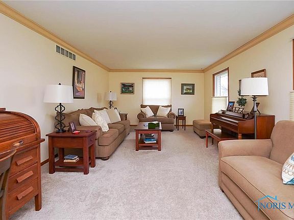5th image of 611 Orchard Ln