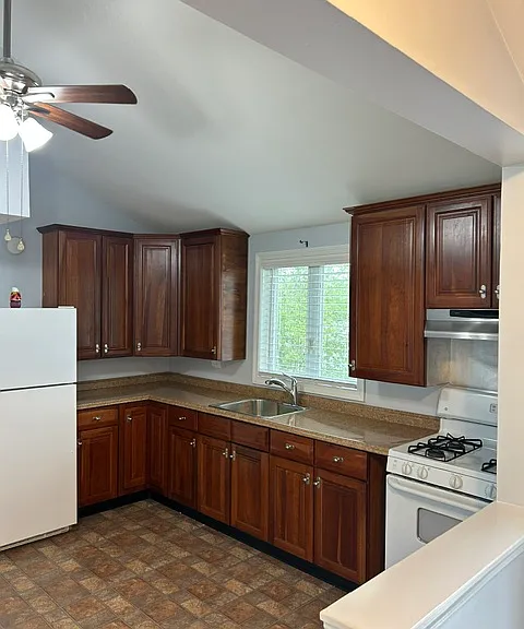 43 Agawam Lake Shore Dr #E — Photo 4