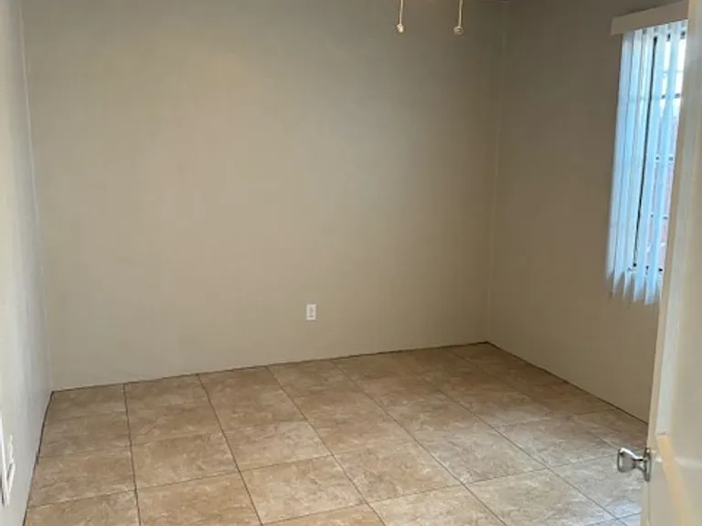 2620 N Stone Ave — Photo 9