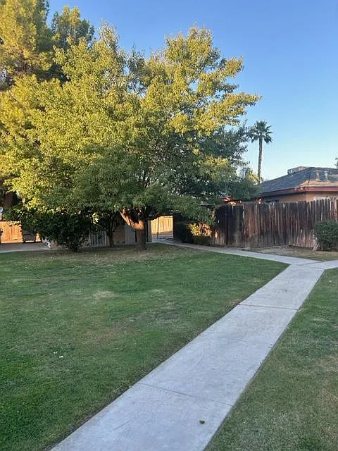 2616 N Half Moon Dr — Photo 2