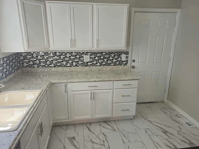 825 Ottawa St — Photo 5