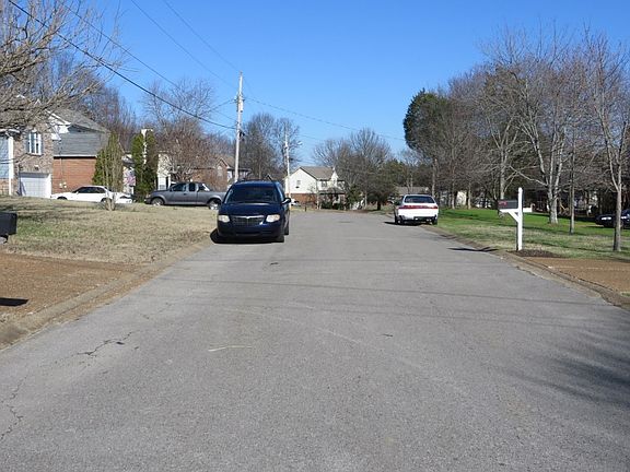 5th image of 310 Bartlett Ln