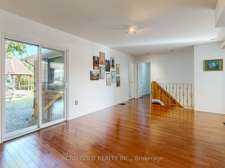 125 Leighland Ave — Photo 18
