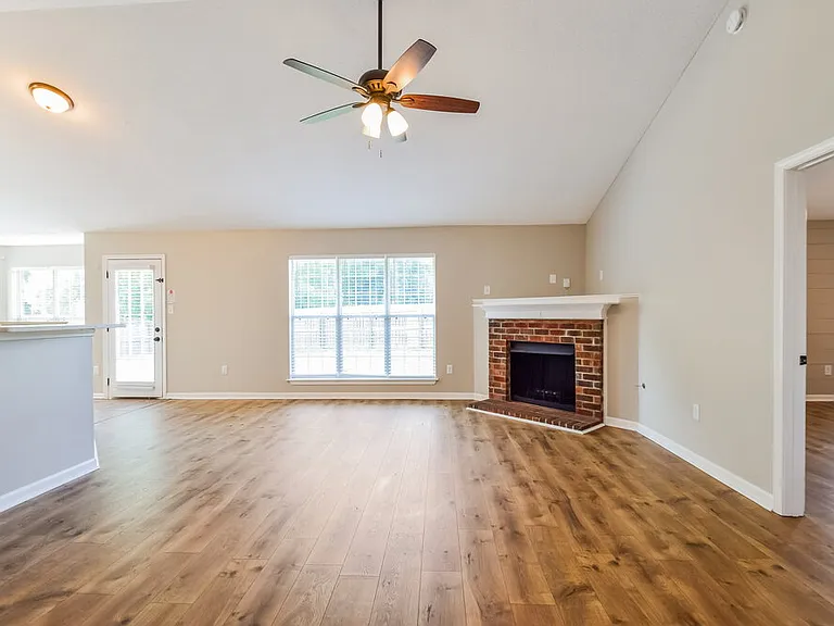 1720 Avery Cv — Photo 4