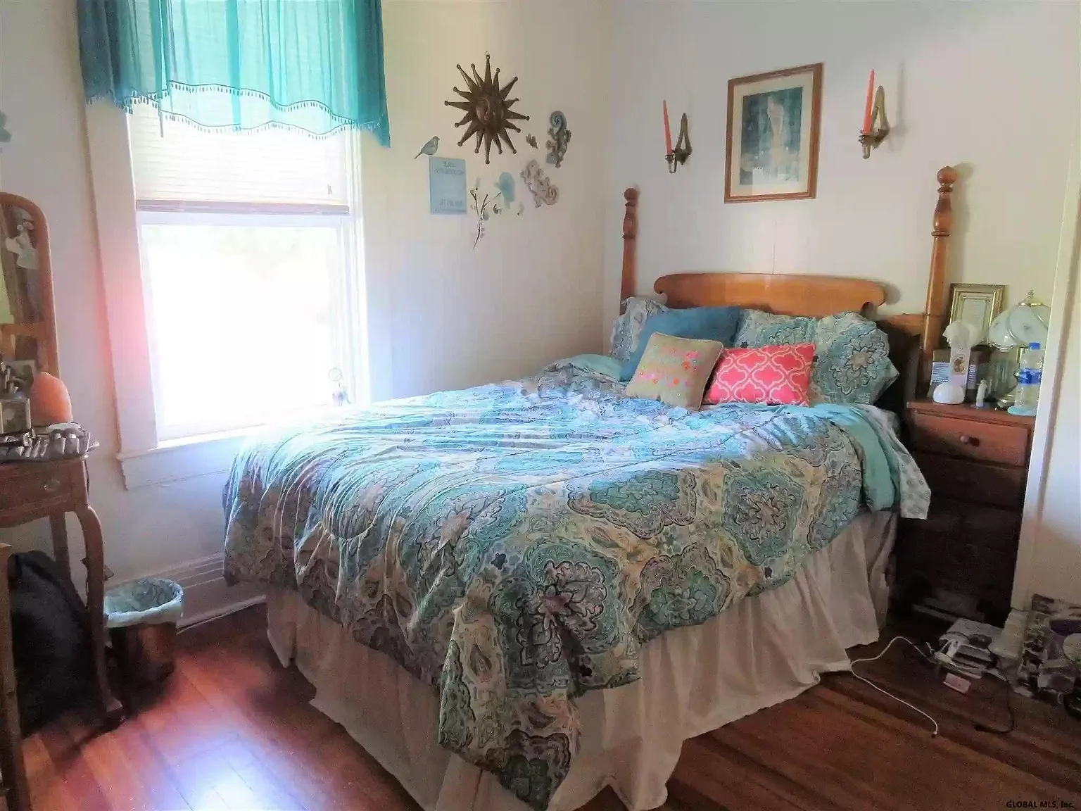 96 Manning Blvd — Photo 2