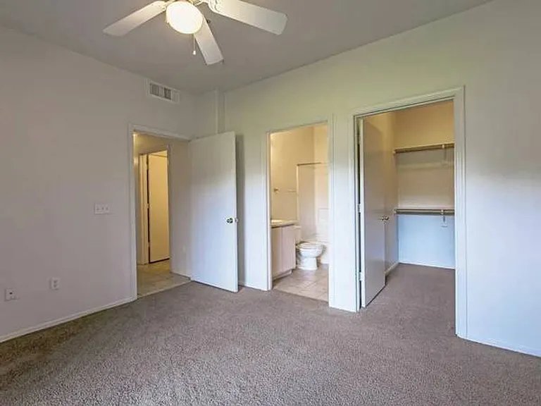 San Remo Apartments — Photo 8