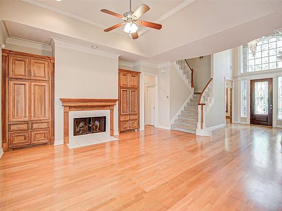 5th image of 130 E Capstone Cir