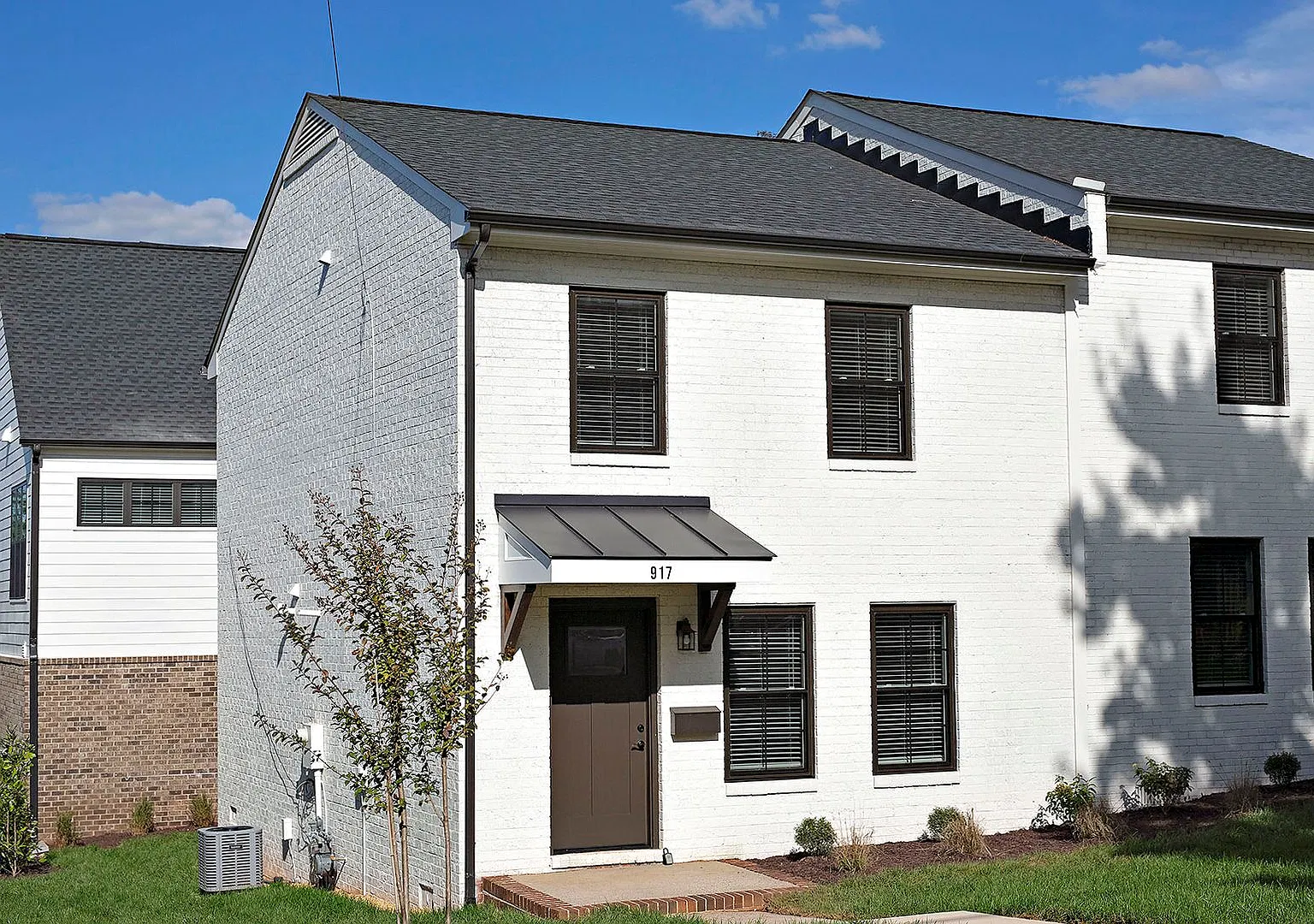 Renovated Dog-Friendly Townhome in the Heart of Belmont — Photo 1