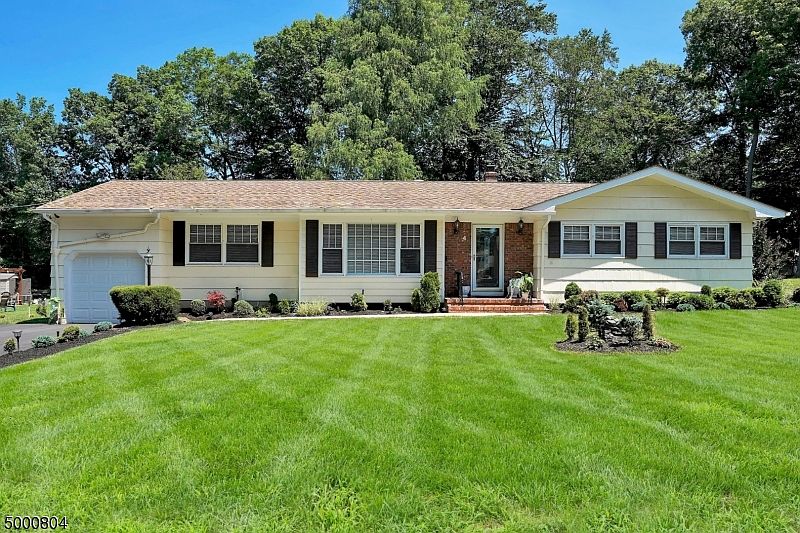 1st image of 4 Howland Cir