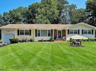 4 Howland Cir, West Caldwell, NJ 07006