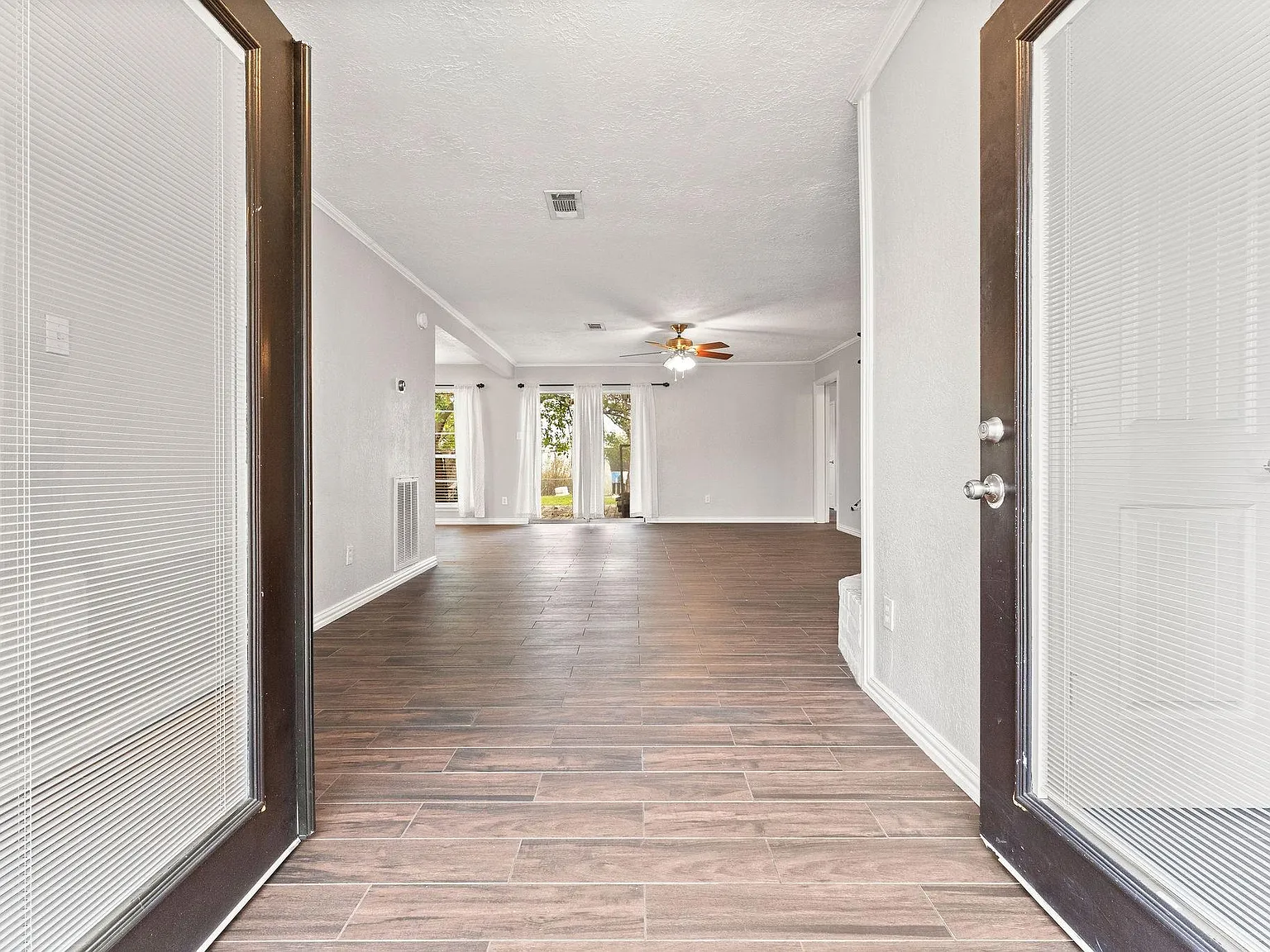3 bed, 2.0 bath, 1540 sqft, $1,795 — Photo 3