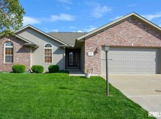 300 N Sandyshores Dr, Chillicothe, IL 61523