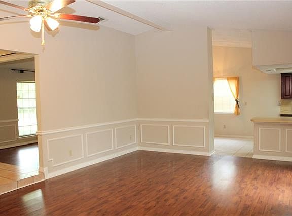 3rd image of 1412 Baltimore Dr