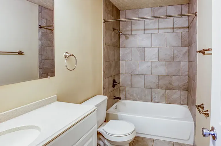 Marble Tile in Full Bathroom Marble Tile in Full Bathroom