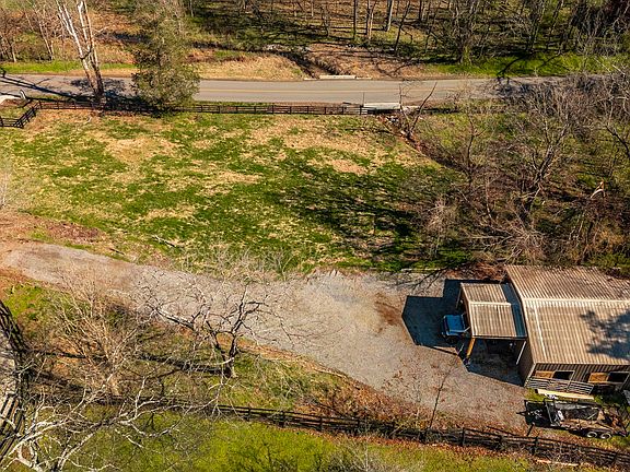 18th image of 655 Cummings Ln