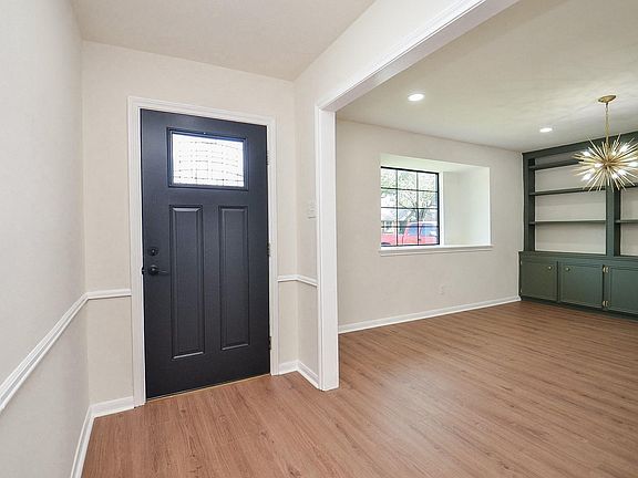4th image of 1429 Heights Dr