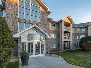 1321 Lake Dr APT 321, Chanhassen, MN 55317